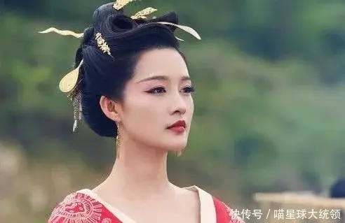 同样是入魔黑化,花千骨靠美瞳,龙葵靠特效,她只需眼神就够了