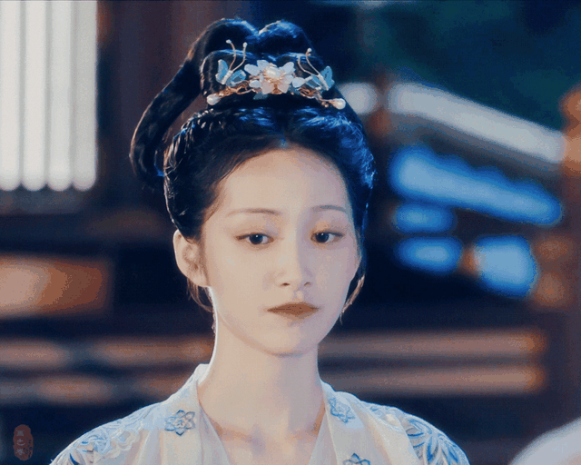看够了雷同的双丫髻,明明编发、盘发和双马尾才是古装少女标配