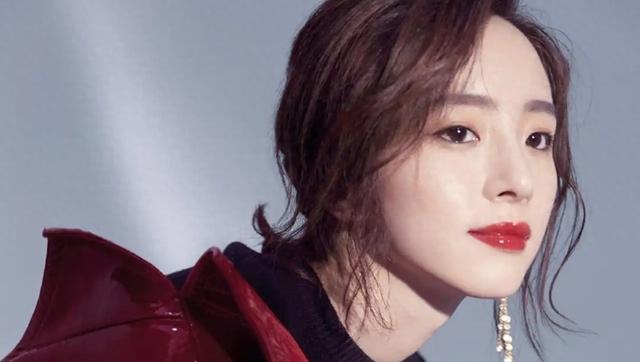 她是冰山美女，曾陷入感情风波，一路走来内心逐渐沉稳