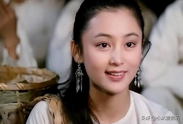 额头都不敢露还尬吹美人,这些扛住“光明顶”的女星,才是真漂亮