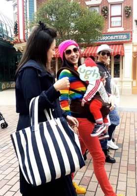 美女偷拍贴图(元旦游玩儿子遭偷拍，张柏芝斥责路人)