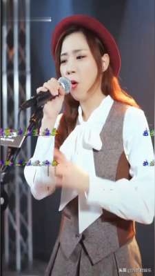 美女唱沙漠骆驼(当红美女主播《亮声》美女 翻唱沙漠骆驼，听完不信你不赞)