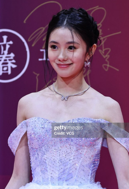 胖了又怎样!34岁李沁韵味十足,腰臀比太绝,热搜沸腾了