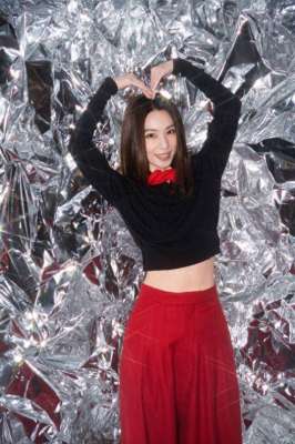 美女女辣图(田馥甄出席尾牙超辣　「1部位性感曝光」喷鼻血)