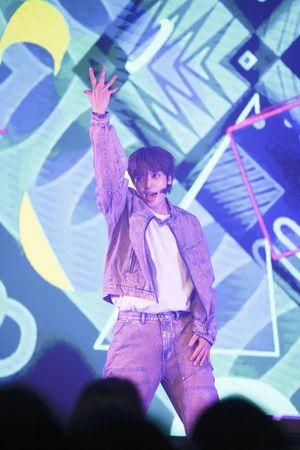 TEEN TOP Niel守约告白Ricky:我爱你! 火辣女舞者摸胸热舞