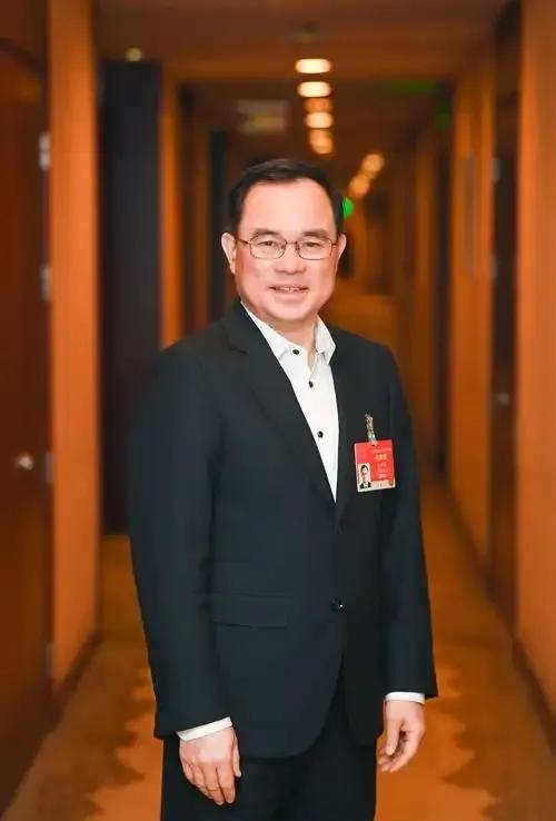 长安汽车董事长，朱华荣，个人履历
