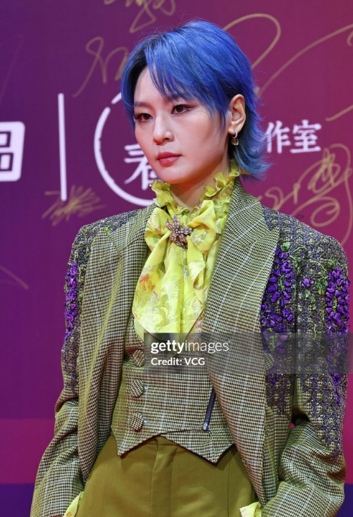 胖了又怎样!34岁李沁韵味十足,腰臀比太绝,热搜沸腾了