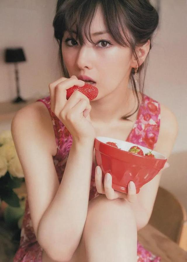 北川景子日本美女榜四连冠!她肤白貌美大长腿性感撩人