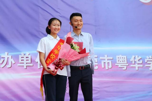 6岁失去双臂,26岁考上剑桥大学硕士,娶高学历美女为妻