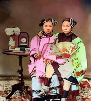 内地妓院美女(【晚清青楼风情赏】女子丰乳肥臀，媚态撩人，风情万种)