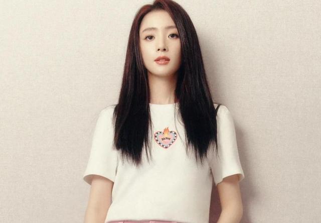 她是冰山美女，曾陷入感情风波，一路走来内心逐渐沉稳