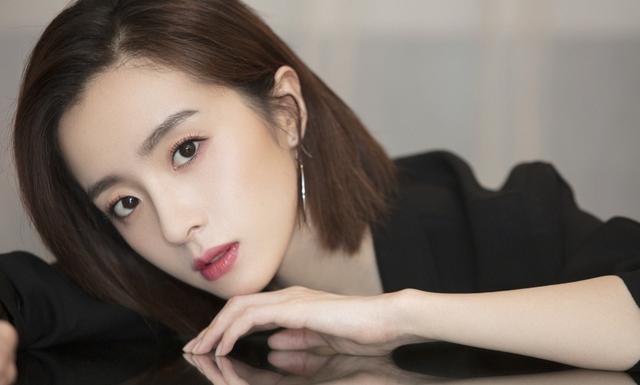 她是冰山美女，曾陷入感情风波，一路走来内心逐渐沉稳