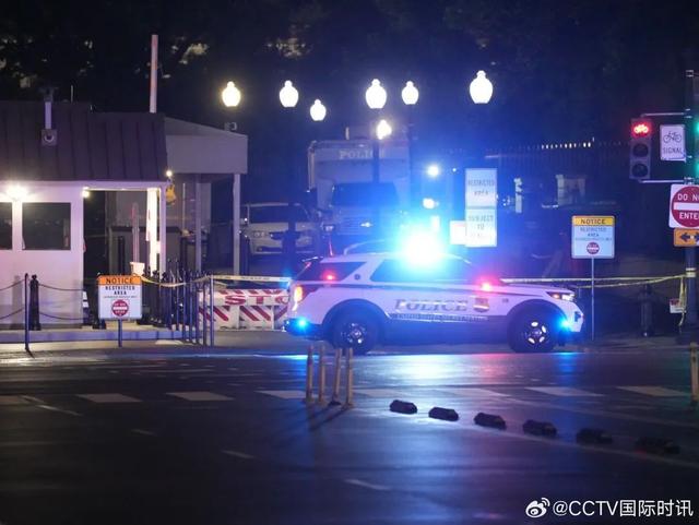 汽车冲撞白宫安全护栏,司机死亡!