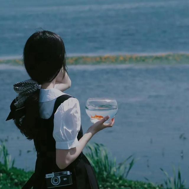 背影女生头像|女孩子请记住 越自律越自由