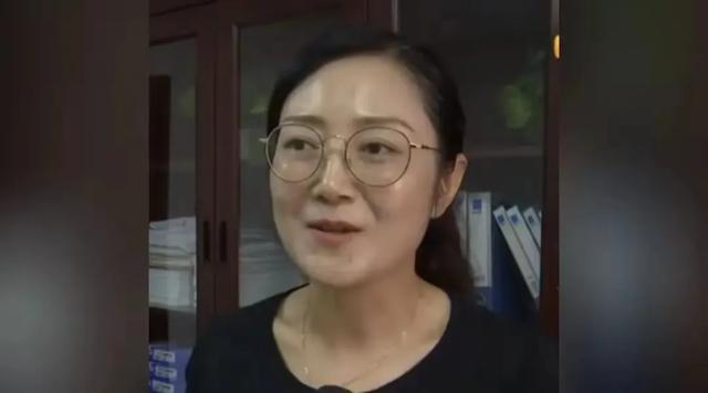 上班第一天就有两位美女官员被查!一个都跑不掉!这是人民的呼声