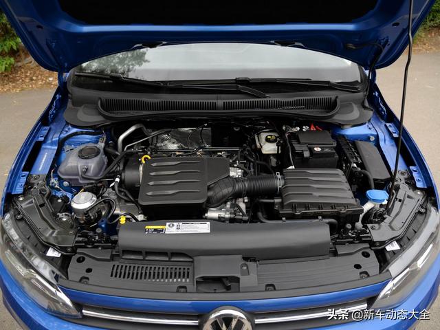 排量1.5L，蓝色很亮眼，9.99万起售，实拍Polo