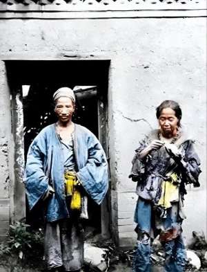 买美女美女(1834年，晚清美女被卖到美国，身着旗袍露出小脚，25美分随意观看)