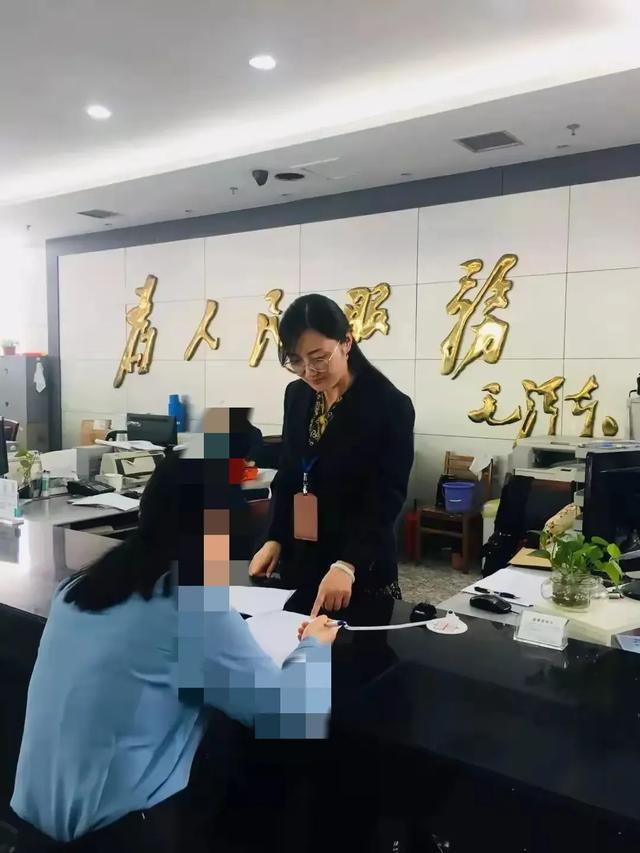 上班第一天就有两位美女官员被查!一个都跑不掉!这是人民的呼声
