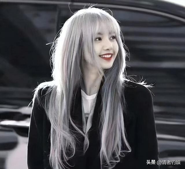 同样是露臀,lisa却被网友评不如霉霉高雅!今被外媒曝拒与YG续约