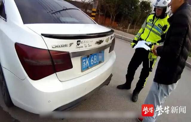 追求“刺耳声浪”,任性小伙将轿车单排气管改成“双的”