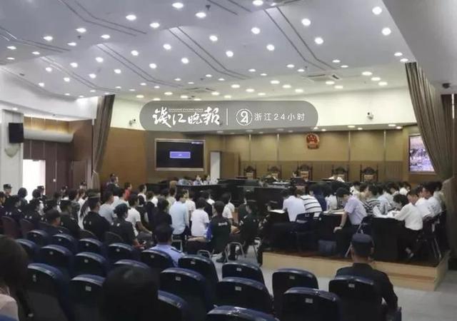 被告席上站着几十个美女主播！法庭上90后男友甩锅女友，又突然改口了