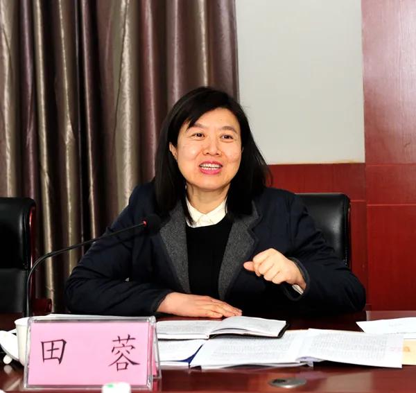 上班第一天就有两位美女官员被查!一个都跑不掉!这是人民的呼声