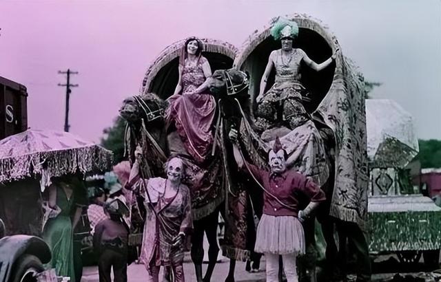 1834年,晚清美女被卖到美国,身着旗袍露出小脚,25美分随意观看