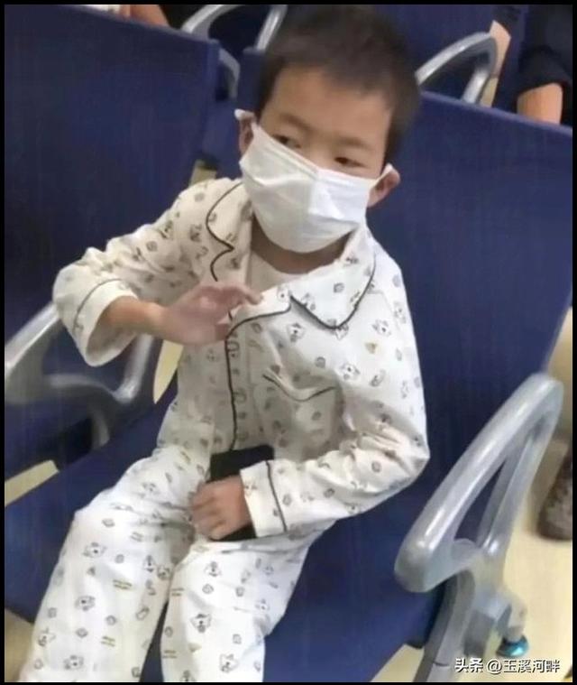 重庆美女摆摊救子,五万元捐款点燃生命希望