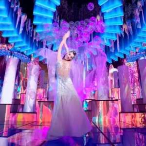 美女领舞(这个领舞央视春晚压轴舞蹈的宝藏女孩，早已是舞蹈界的女神)