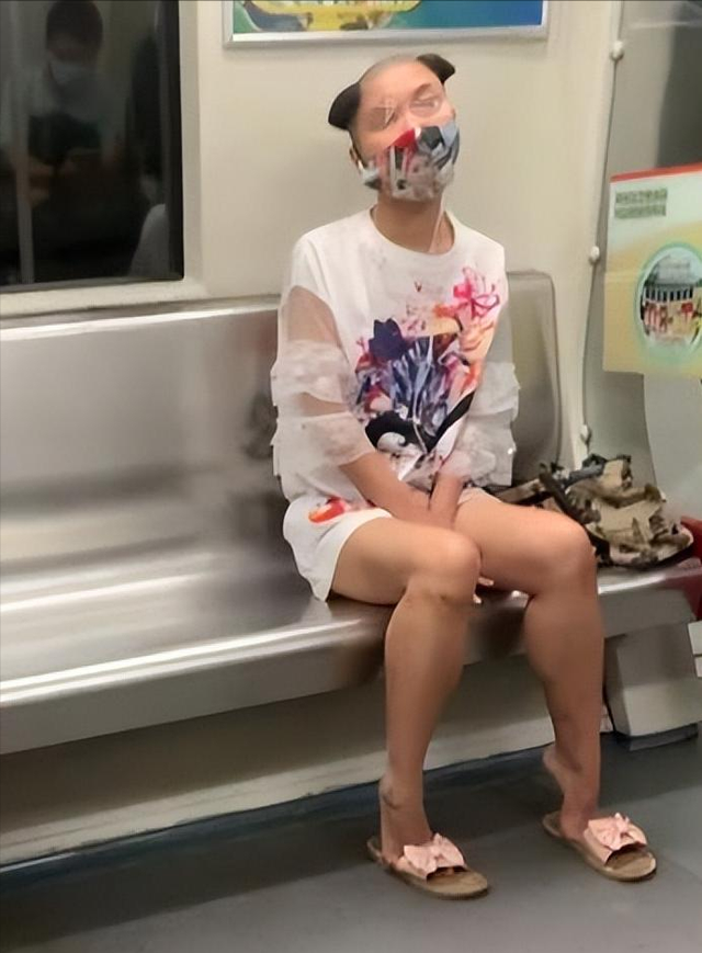 地铁惊现日式月代头女生，是数典忘祖，还是文化入侵所造成的病症