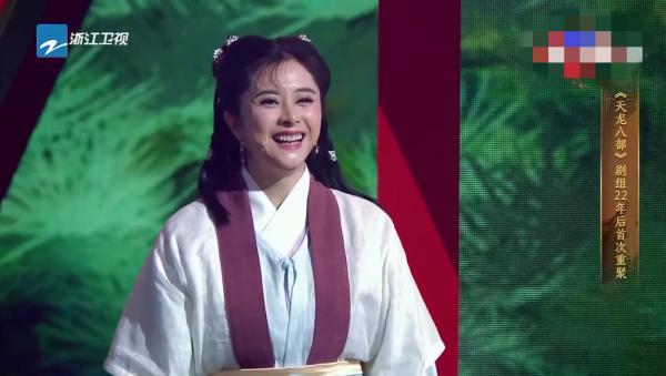 素描|何美钿:濯清涟而不妖的古装美人