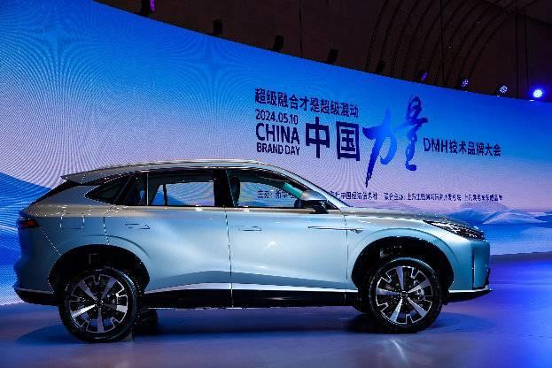 电动焦虑,混动正好?百公里2.8L油耗的上汽荣威“DMH”向纯电宣战