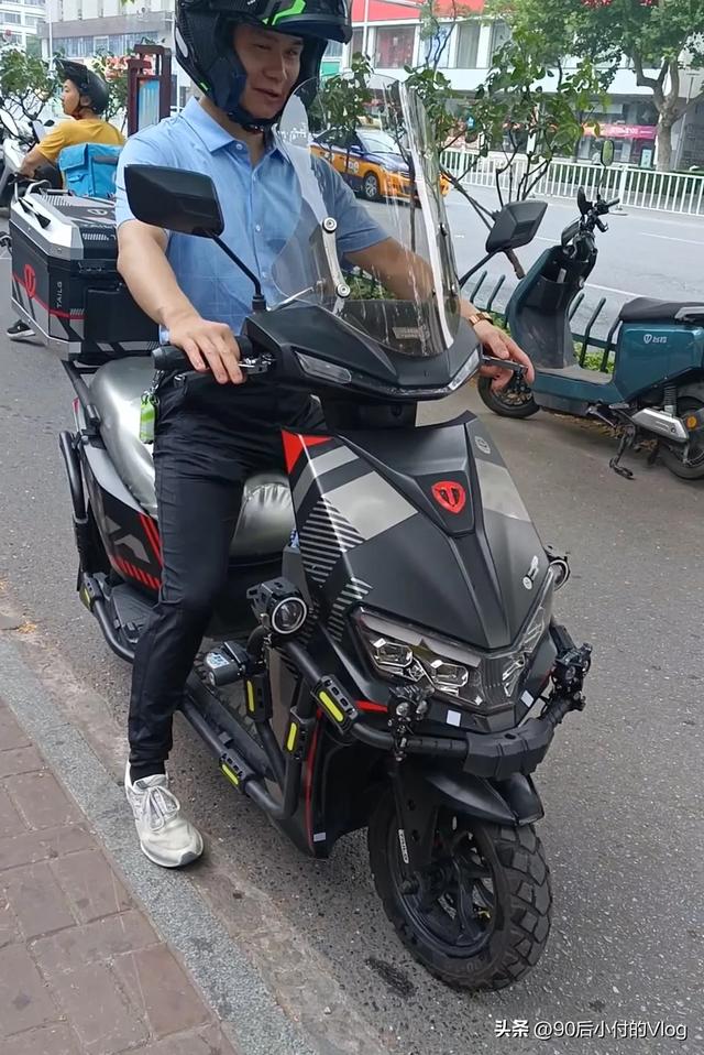 雅迪T60和E10对比台铃苍穹和雷豹，不比不知道一比吓一跳！