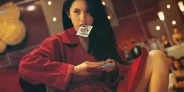 找到消失的中国美女,从接受模特脸上的雀斑开始