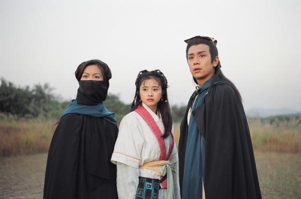 素描|何美钿:濯清涟而不妖的古装美人