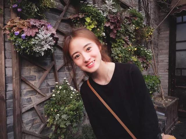 一个美女大学生,竟然剃了光头!原因和她一样美……