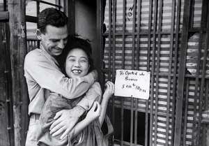 翘臀美女 图(花楼女子媚态撩人，丰乳肥臀，30张真实影像惊艳时光)