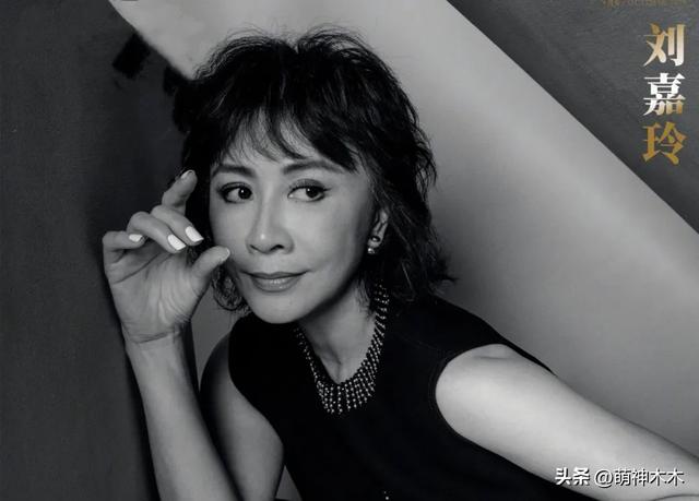 名场面又来了!五大中年女星拍杂志封面,刘嘉玲靠边坐伸脚抢C位
