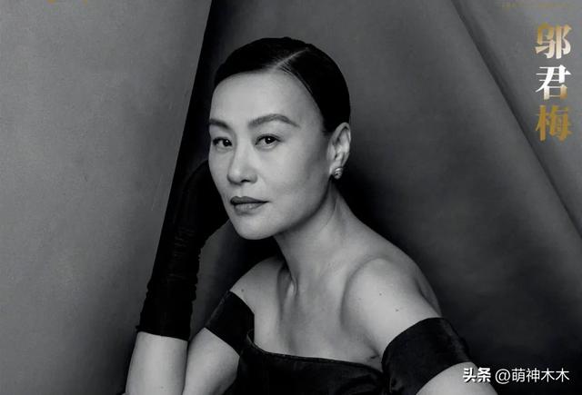 名场面又来了!五大中年女星拍杂志封面,刘嘉玲靠边坐伸脚抢C位