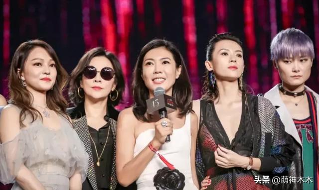 名场面又来了!五大中年女星拍杂志封面,刘嘉玲靠边坐伸脚抢C位