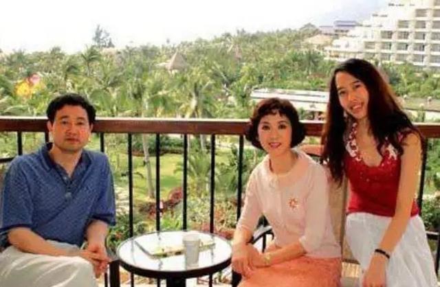 “挂历女神”龚雪的另类成名史,以及35年前的一桩“桃色事件”