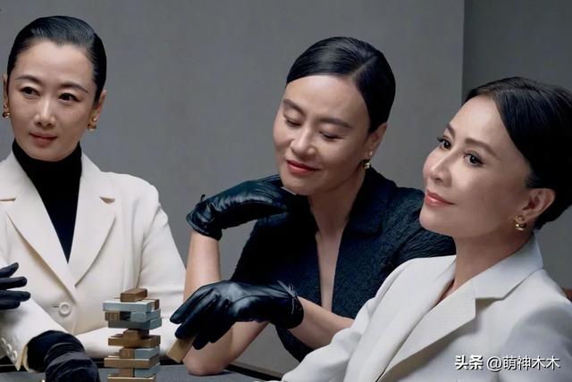 名场面又来了!五大中年女星拍杂志封面,刘嘉玲靠边坐伸脚抢C位