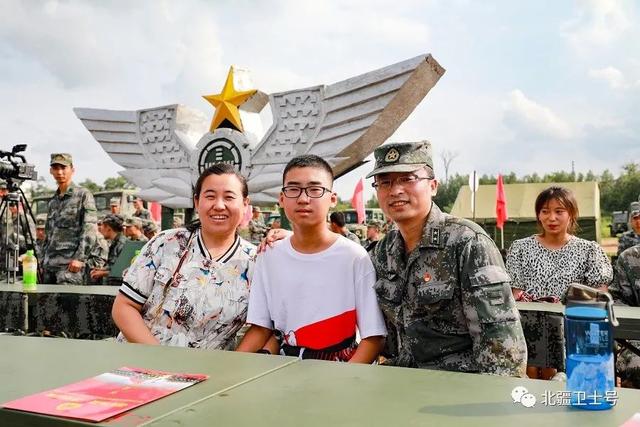 “八一”文艺演出，超美！
