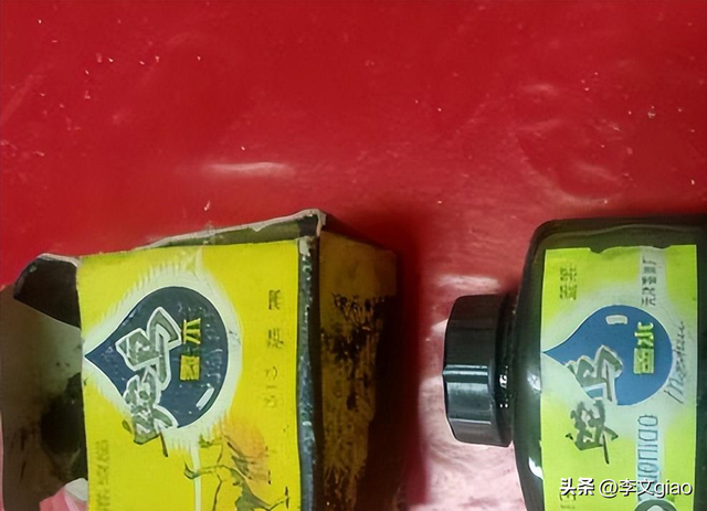 不堪入目老照片:女子全裸站在评委们面前,而且日本男女赤裸共浴