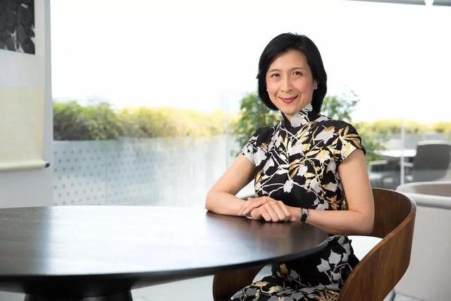 新加坡60岁女富豪:曾是律师,爱穿旗袍,开公司赚50亿,凭啥