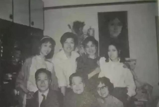 “挂历女神”龚雪的另类成名史,以及35年前的一桩“桃色事件”
