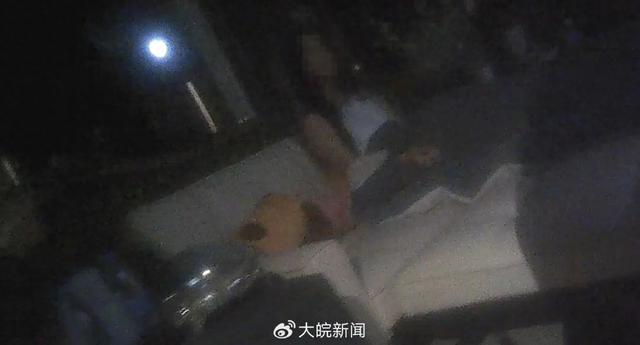 “都玩得开的……”私人影院790元套餐可舌吻触摸隐私部位？警方突击→