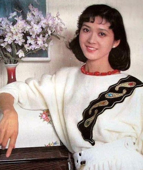 “挂历女神”龚雪的另类成名史,以及35年前的一桩“桃色事件”