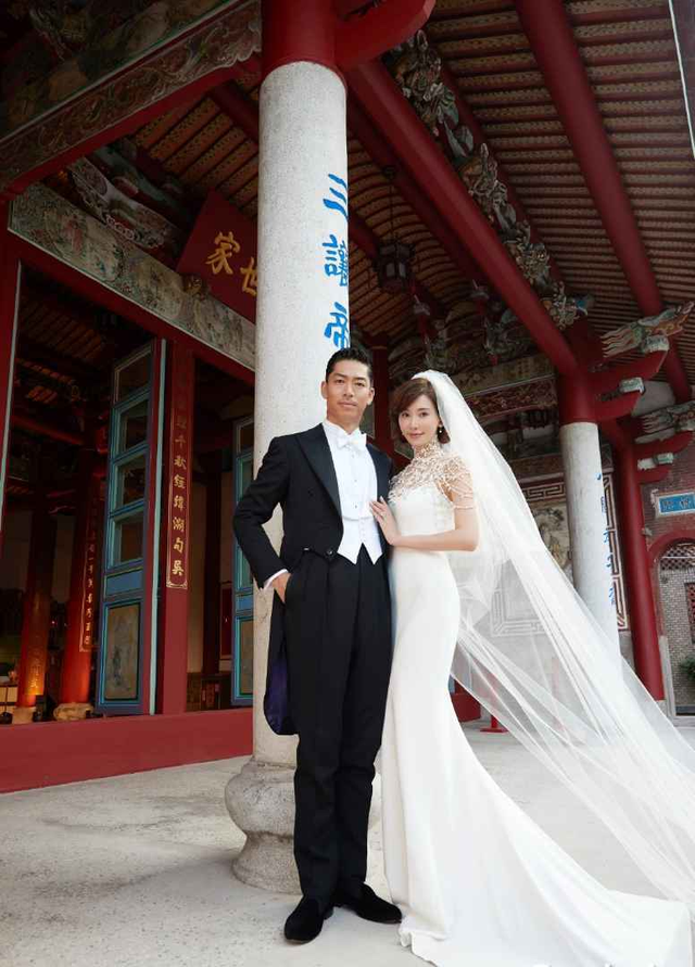 林志玲为秀身材拼了,穿旗袍秀丰满曲线还还不够,竟还套件挂脖裙