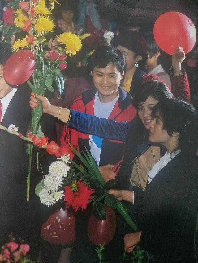 四十年前行走在佛山花市的俊男美女,背后原来有这样一段“古”!